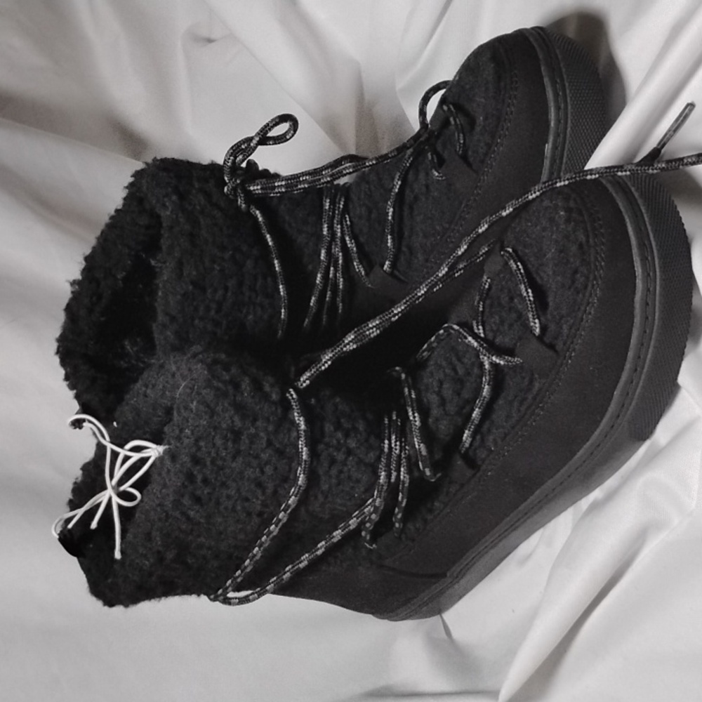 Boots Old Navy Lace Up Faux Fur Sherpa Size 6 Women's